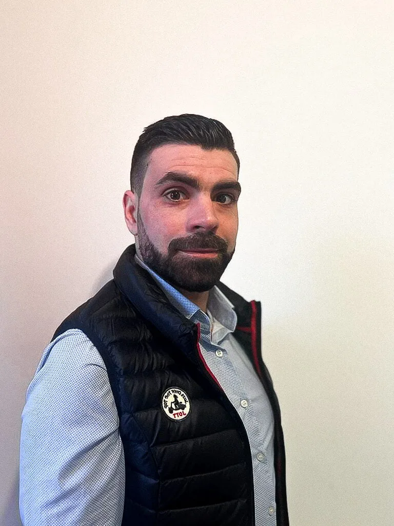 Mickaël, dirigeant de Sauralec Solaire, installateur RGE autour de Lyon