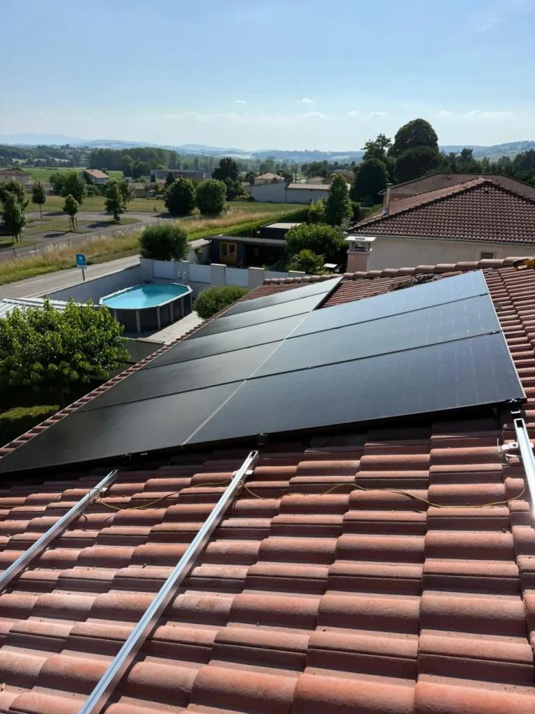 installation-panneaux-solaires-6kw-villette-de-vienne-sauralec-solaire (1)