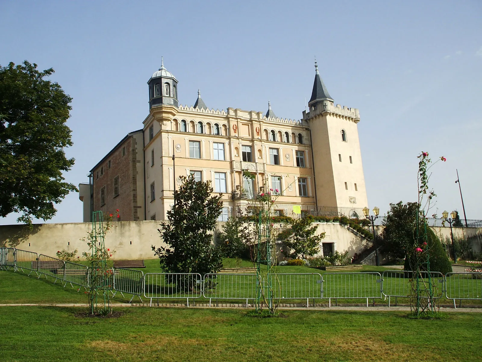 chateau-de-saint-priest-face-ouest-2