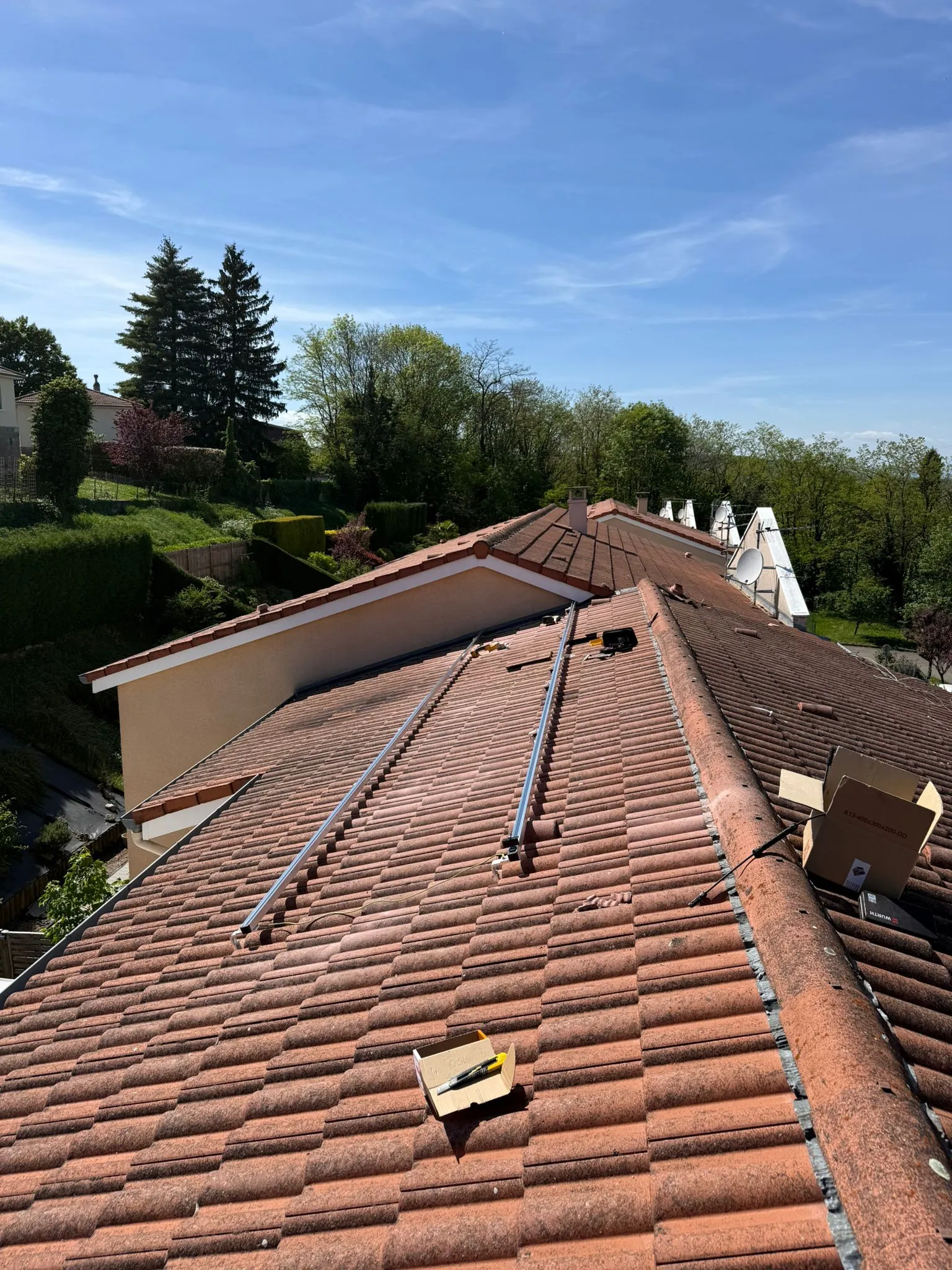 installation-de-panneaux-solaires-saint-etienne-sauralec-solaire (1)